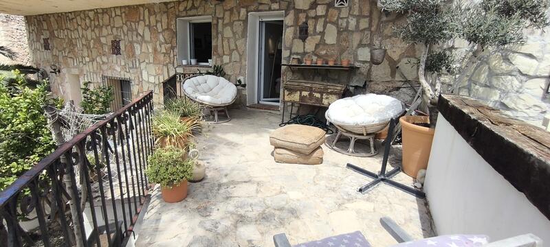 2 bedroom Townhouse for sale