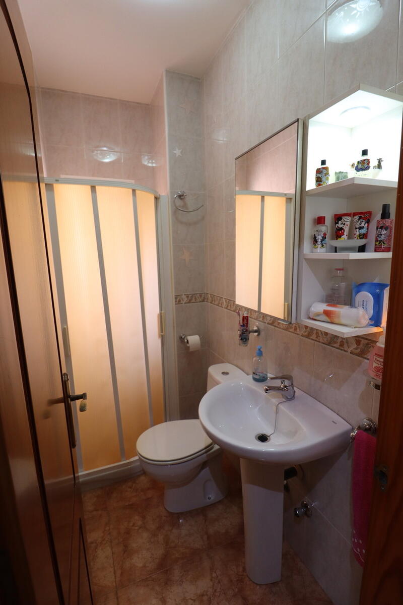 4 спальная комната городская тюрьма продается