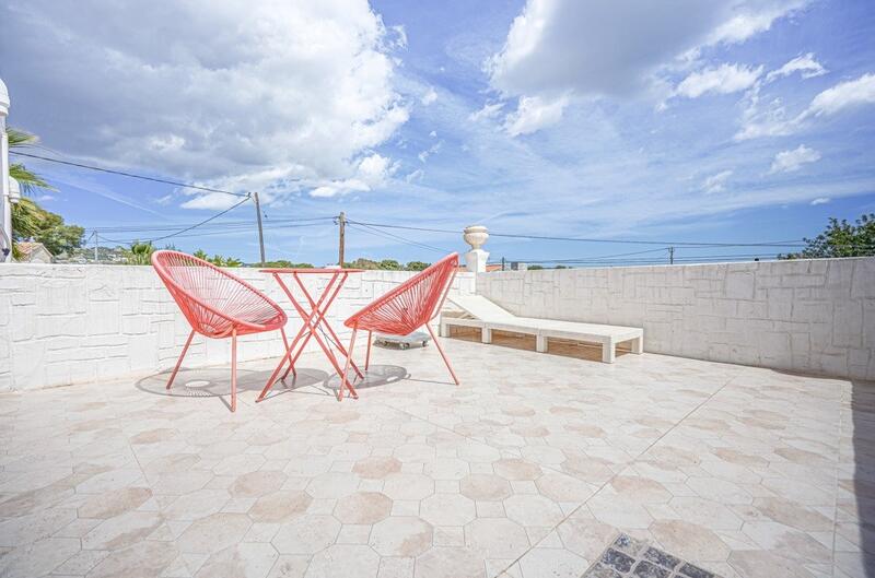 16 Cuarto Local Comercial en venta