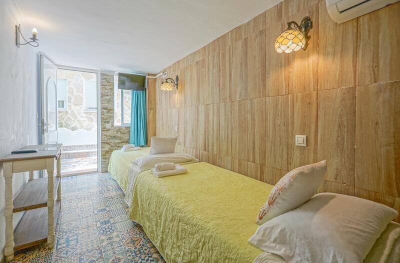 16 Cuarto Local Comercial en venta