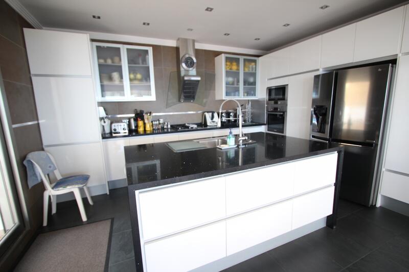 8 soverom Villa til salgs 8 soverom Villa til salgs