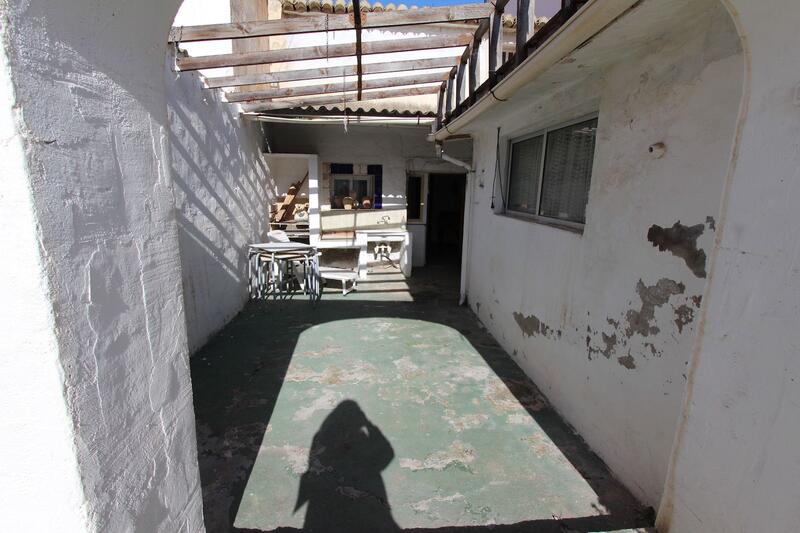 4 bedroom Townhouse for sale