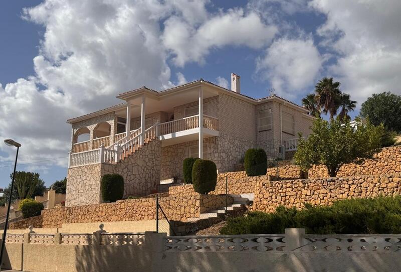 Villa till salu i La Nucia, Alicante