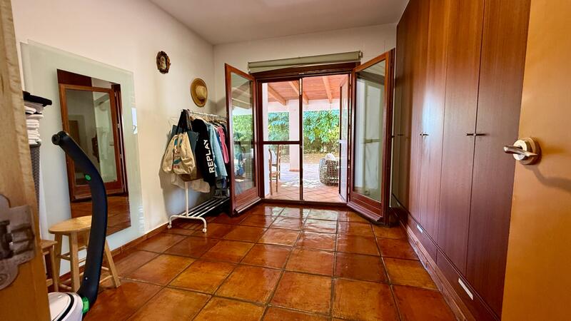 5 Schlafzimmer Villa zu verkaufen 5 Schlafzimmer Villa zu verkaufen