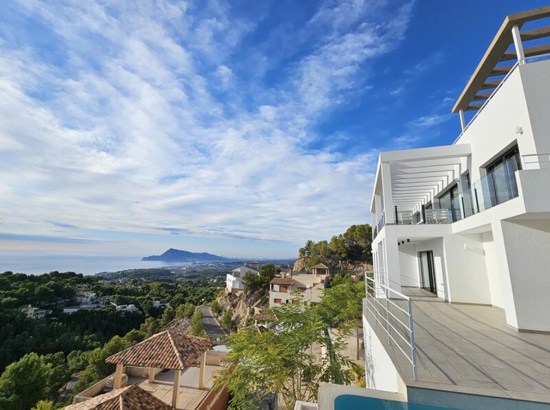 Villa for sale in Altea, Alicante