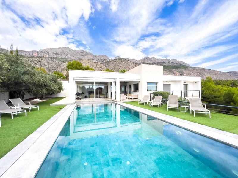 Villa for sale in Altea, Alicante