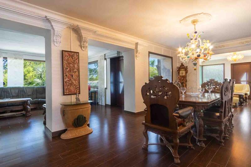 6 bedroom Villa for sale