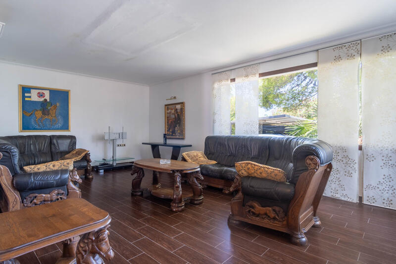 6 bedroom Villa for sale