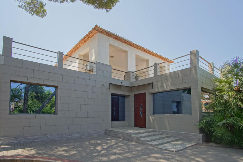 6 bedroom Villa for sale