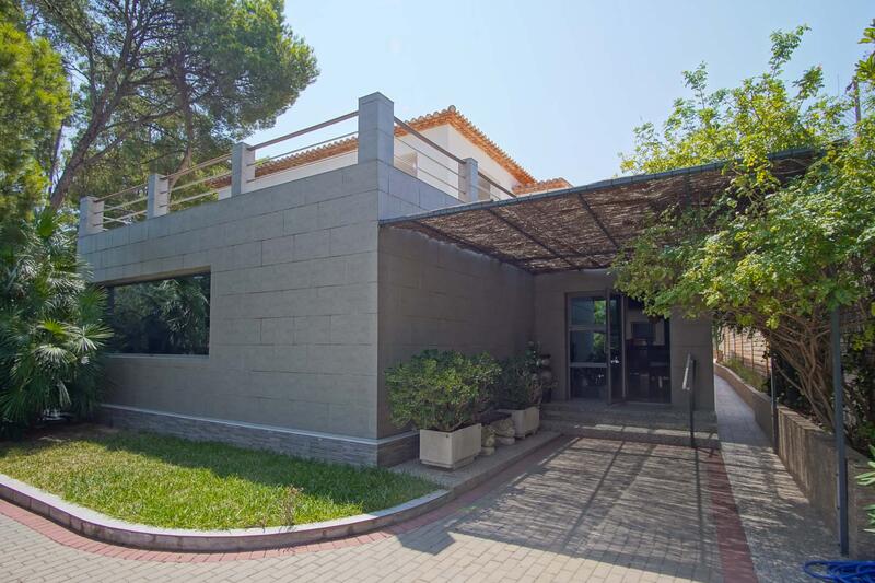 6 bedroom Villa for sale