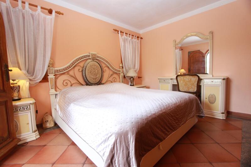 6 bedroom Villa for sale