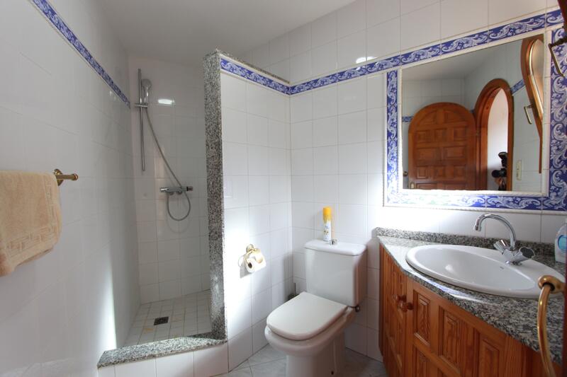 6 bedroom Villa for sale