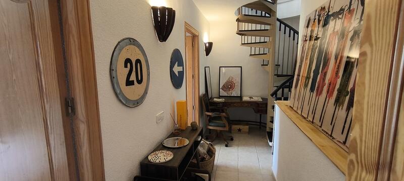 2 bedroom Townhouse for sale