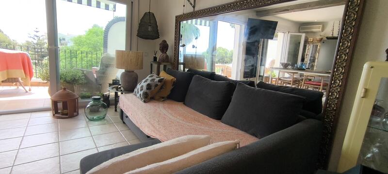 2 bedroom Townhouse for sale