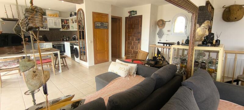 2 bedroom Townhouse for sale