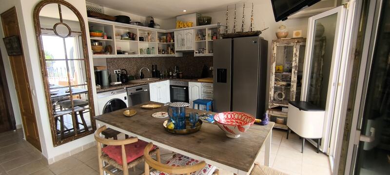 2 bedroom Townhouse for sale