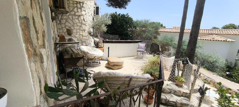 2 bedroom Townhouse for sale