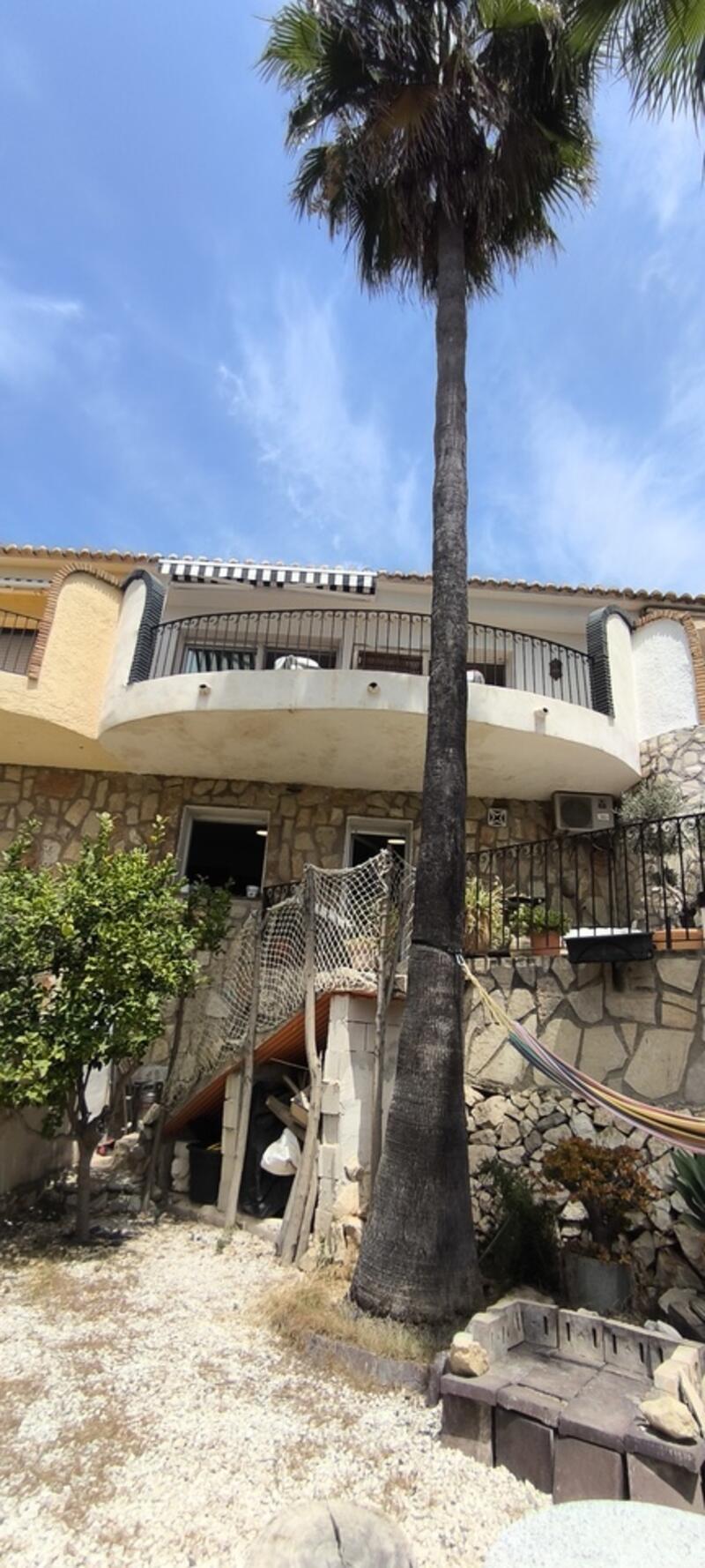 2 bedroom Townhouse for sale