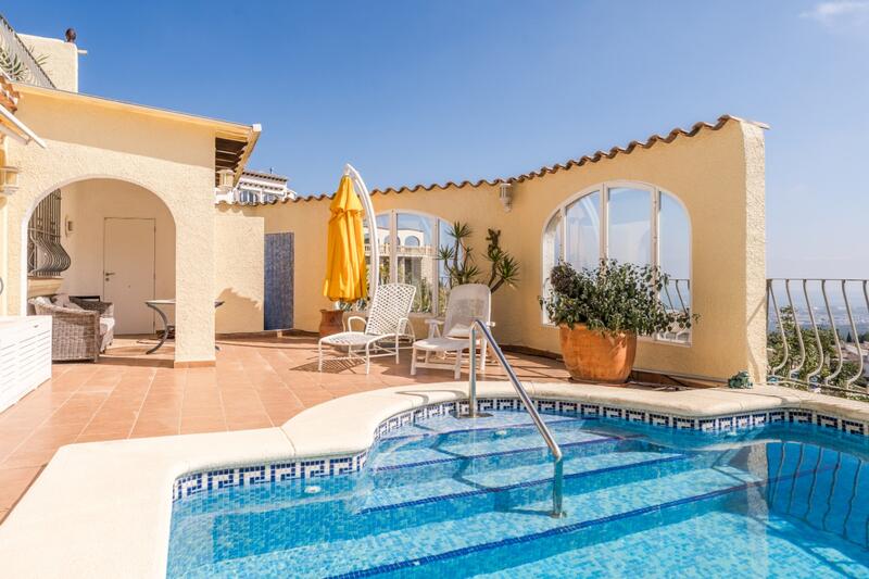 6 bedroom Villa for sale