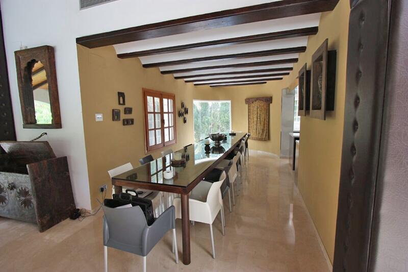 8 bedroom Villa for sale