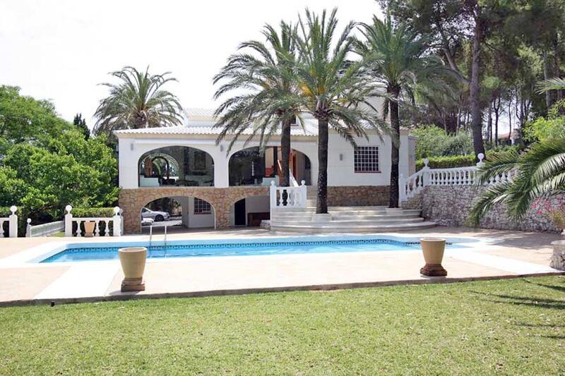8 bedroom Villa for sale