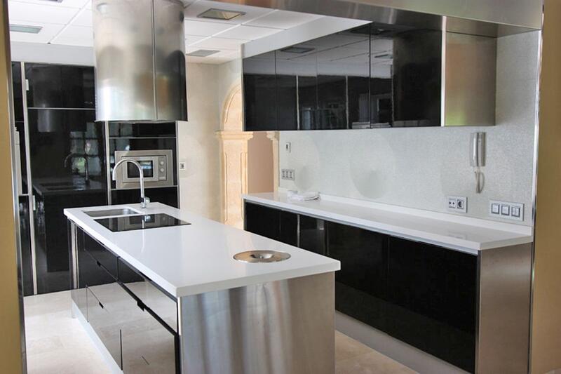 8 bedroom Villa for sale