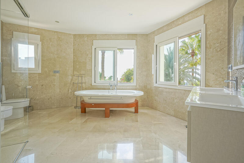 4 спальная комната вилла продается 4 спальная комната вилла продается