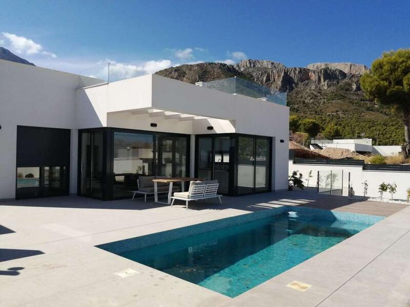 Villa til salgs i Polop, Alicante