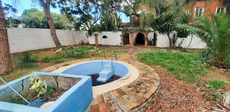 12 soverom Villa til salgs