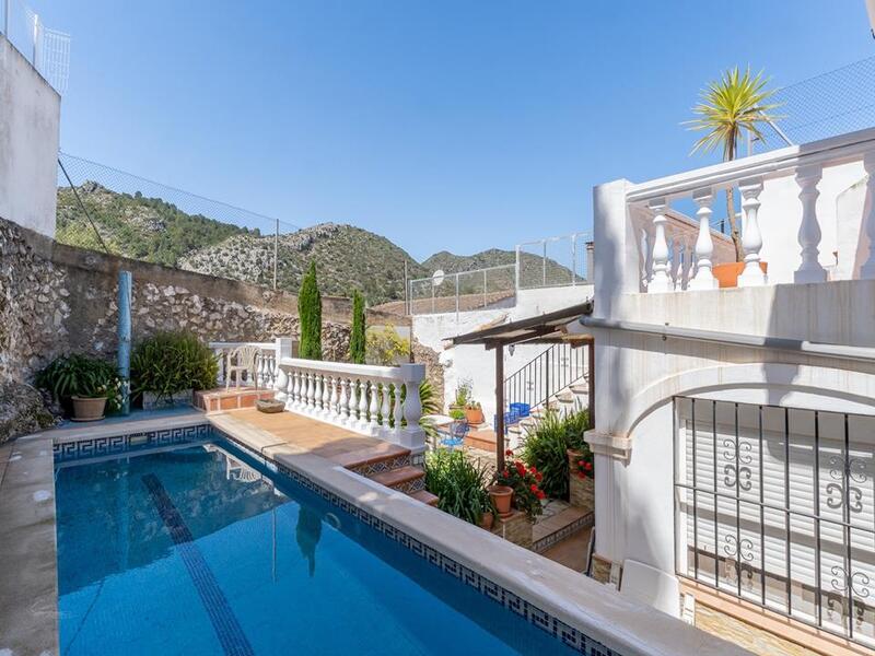 3 bedroom Townhouse for sale