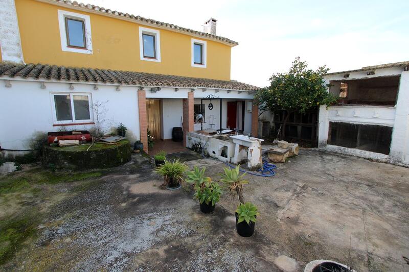 4 спальная комната вилла продается