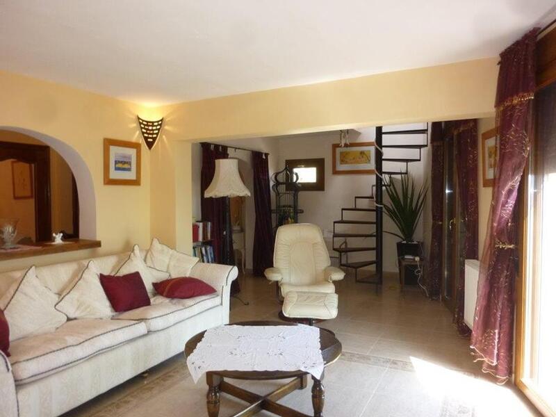 5 bedroom Townhouse for sale