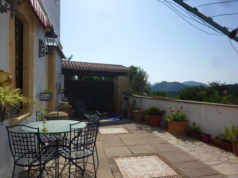 5 bedroom Townhouse for sale