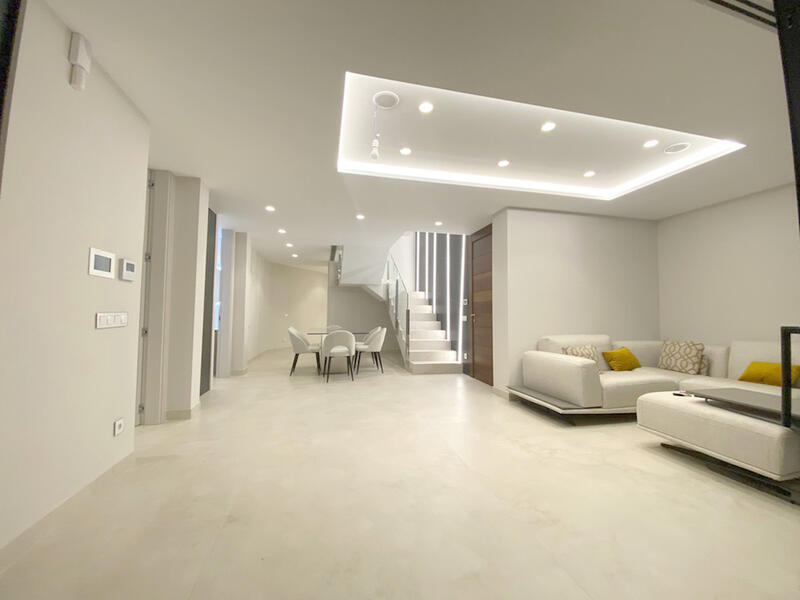 4 bedroom Apartment for sale