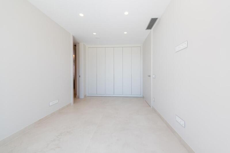 4 bedroom Apartment for sale