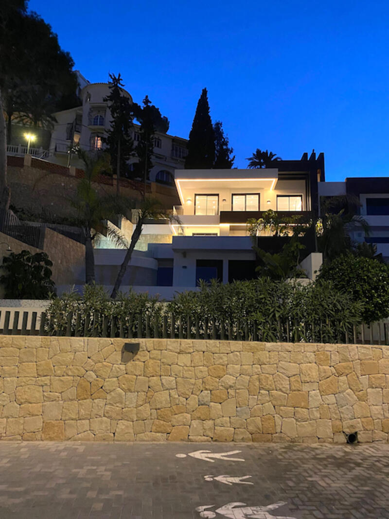 4 bedroom Apartment for sale