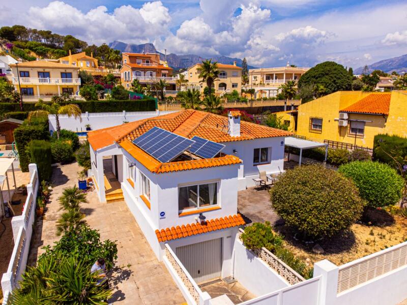 Villa for sale in La Nucia, Alicante