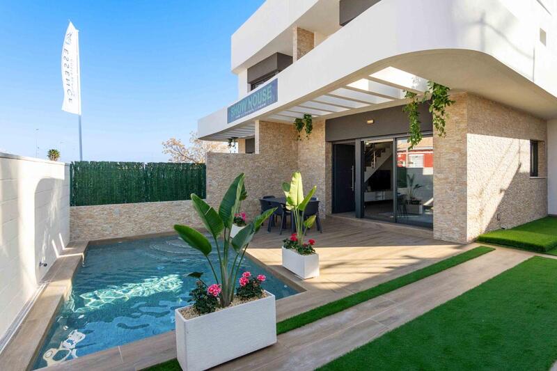Villa en venta en Los Montesinos, Alicante