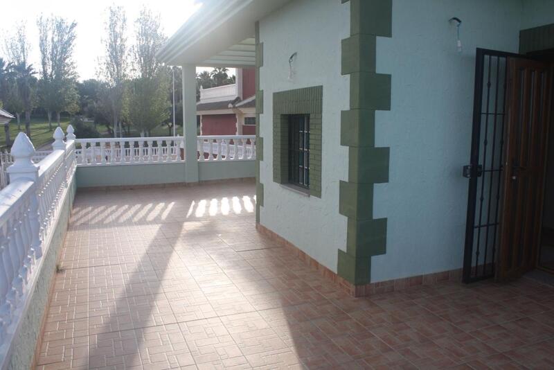 Villa en venta en Torrevieja, Alicante