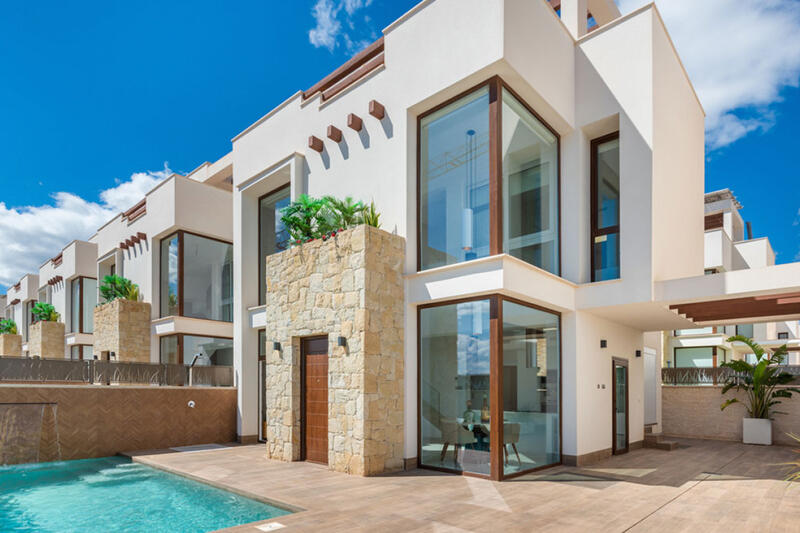Villa til salgs i Los Montesinos, Alicante