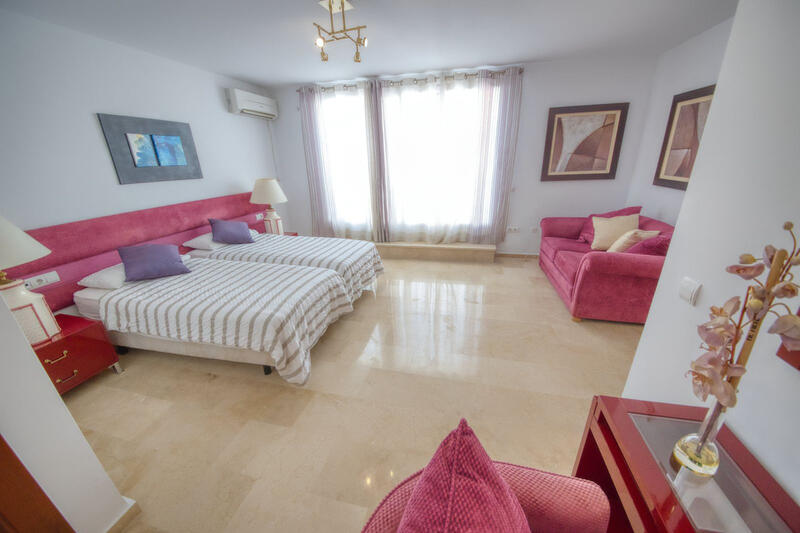 4 Cuarto Villa en venta