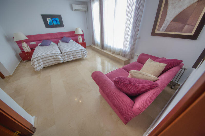 4 Cuarto Villa en venta