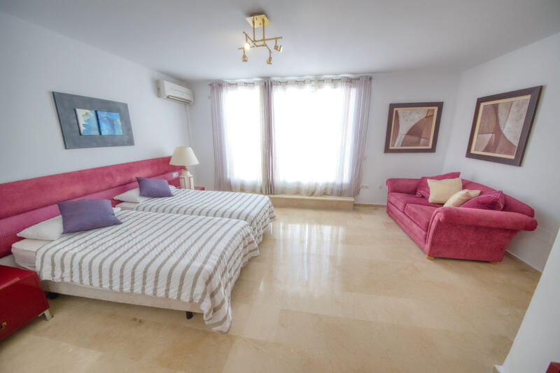 4 Cuarto Villa en venta