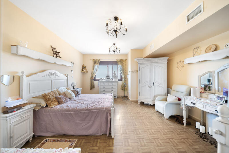 6 bedroom Villa for sale