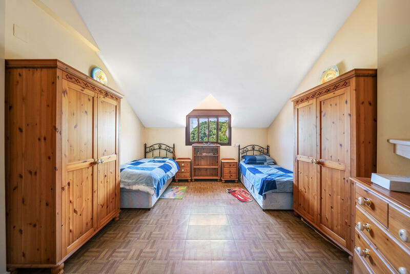 6 bedroom Villa for sale