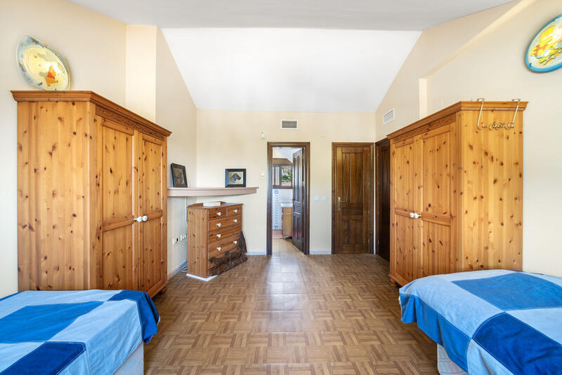 6 bedroom Villa for sale