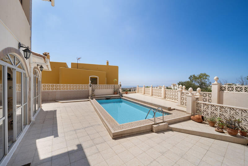 6 bedroom Villa for sale