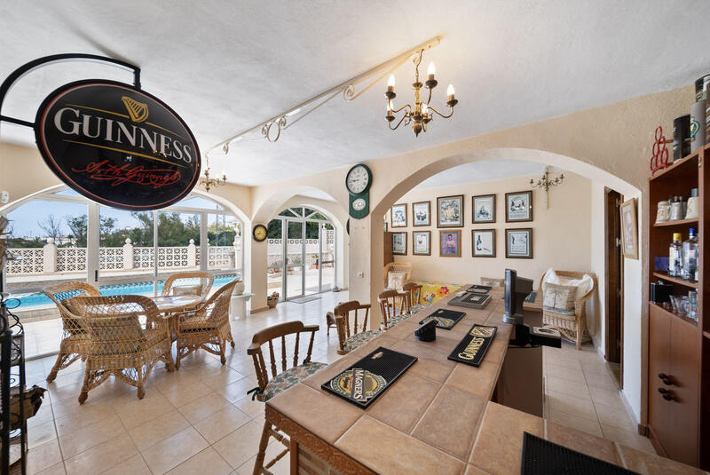 6 bedroom Villa for sale