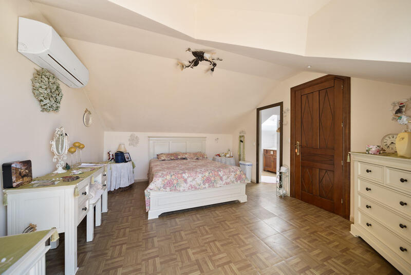6 bedroom Villa for sale