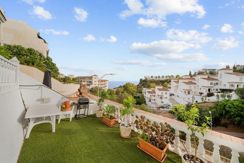 4 bedroom Townhouse for sale